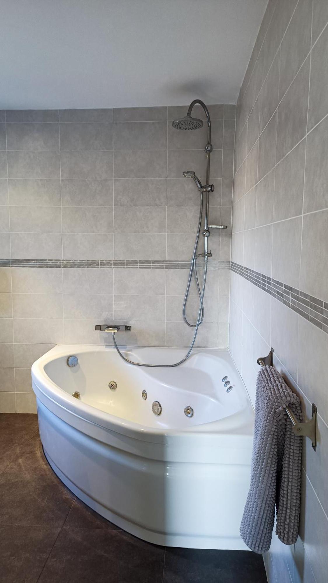 U Casone, B&W Modern Apartment, Spa, Wifi, Air-Conditioning, Free Parking, Decreasing Prices Aghione Екстер'єр фото